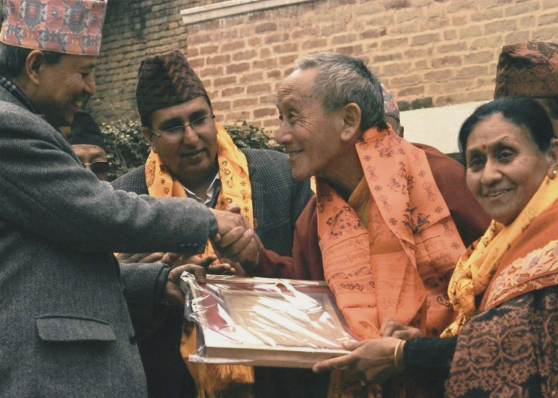 lama shashi dhoj tulachan getting an award